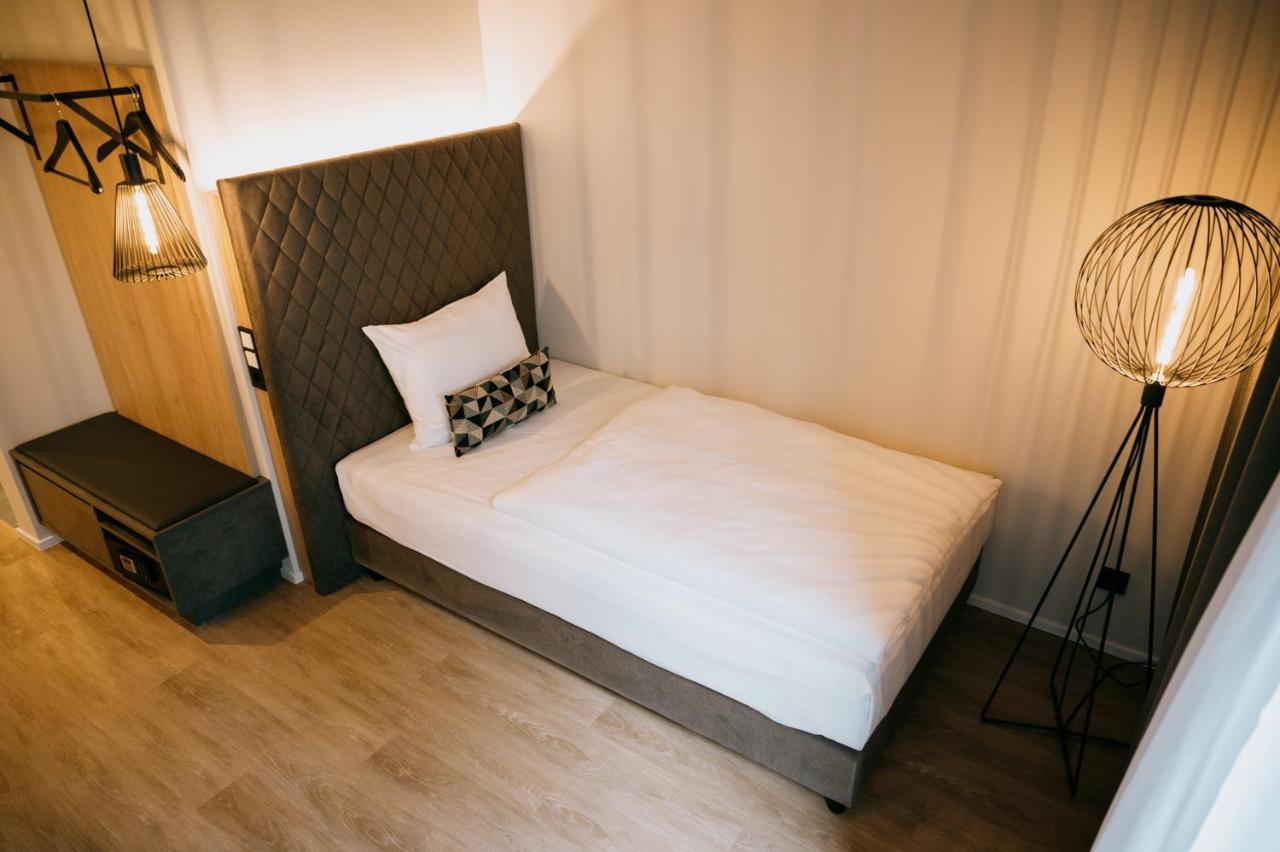 Loom Hotel & Skybar Eislingen Exterior foto